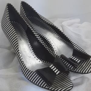 Gianni Womens Fabric Pumps  Open Toe Striped Bow Size 11 Navy White Dressy Shoes